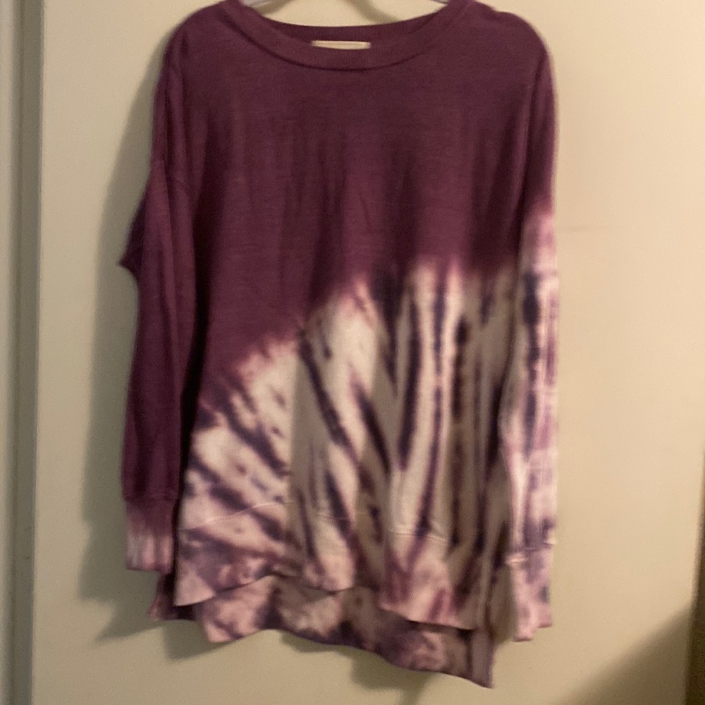 Purple & white tie dye sweatshirt. L